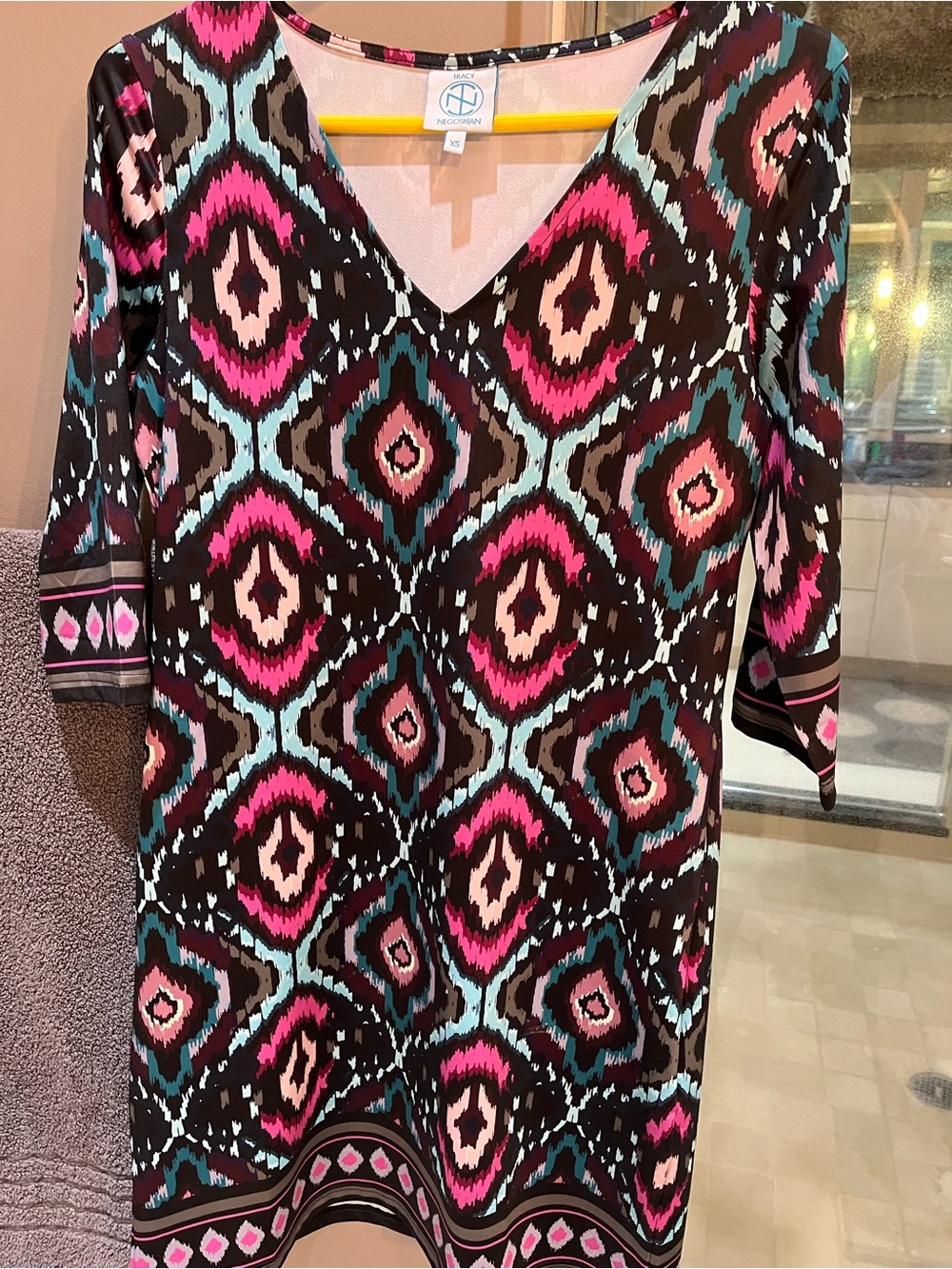 Tracy Negoshian Pink Teal Black Geometric V-Neck Tunic